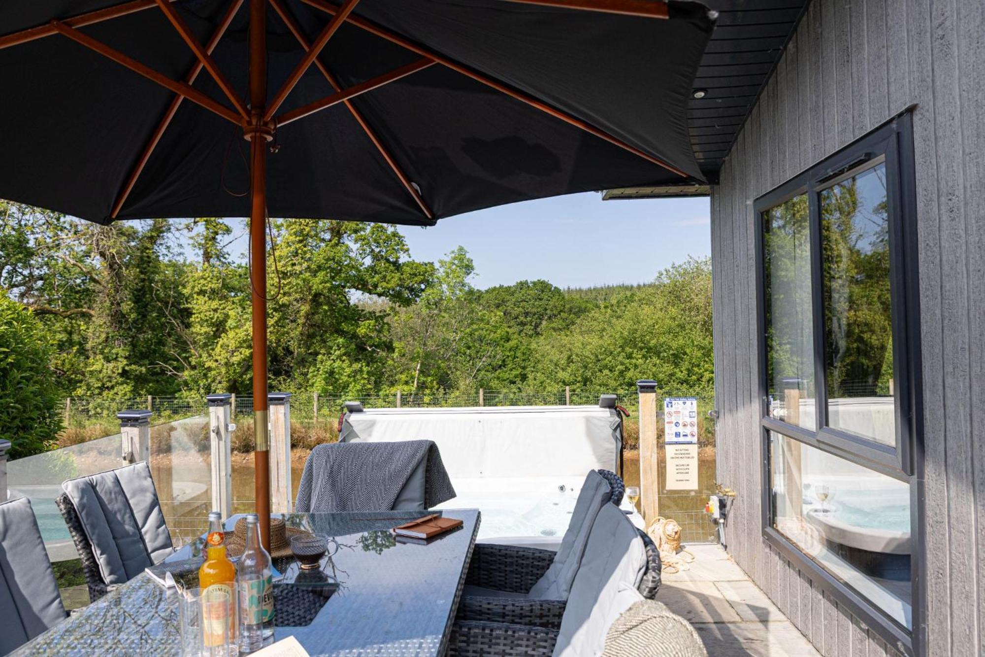 Lilac Lodge, 22 Roadford Lake Lodges Lifton Exterior foto
